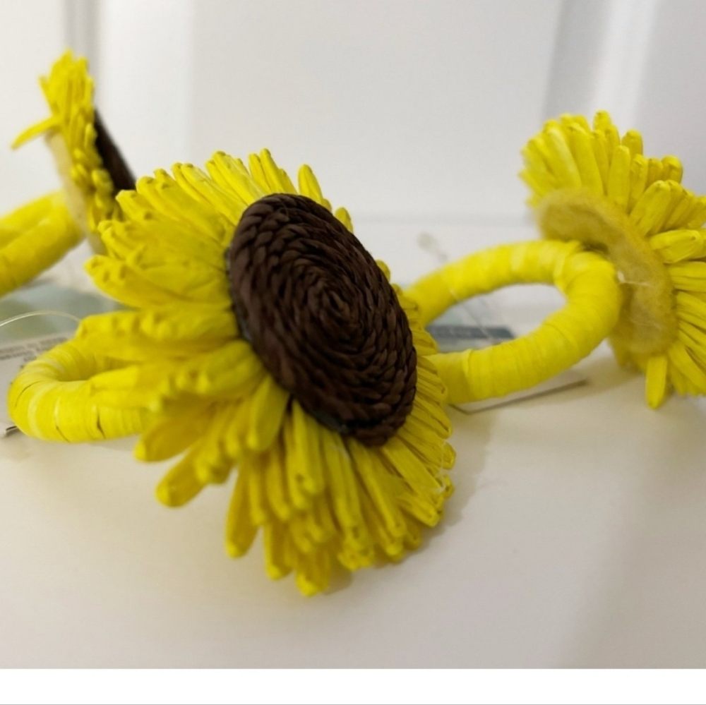 Sunflower napkin rings yellow flower with brown center. NWT set of 12 .